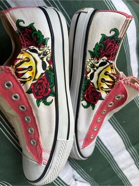 Canvas Low-Top Floral Skull Sneakers in White and Pink